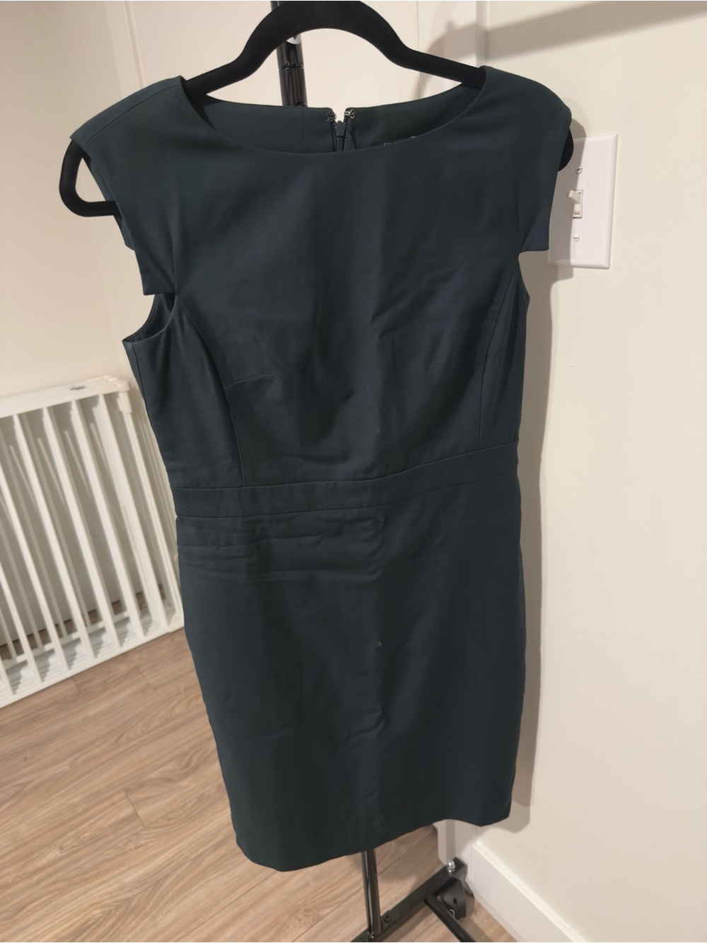 Ann Taylor Cap-Sleeve Sheath Dress in Dark Green